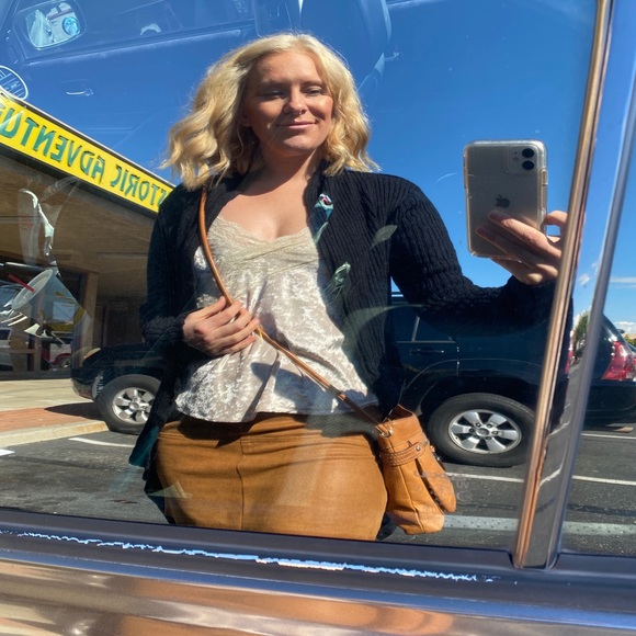 ❤ Welcome to my closet! ❤ I LOVE REASONABLE OFFERS - Picture 3 of 5